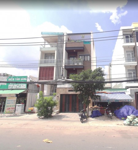 Nhà Mặt Tiền, Đường Nguyễn Hoàng vỉa hè rộng