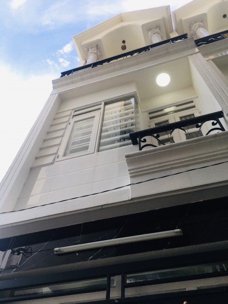Nhà xây dựng để ở nhưng kẹt tiền nên cần bán gấp nhà trong hẻm đường Lê Văn Khương.