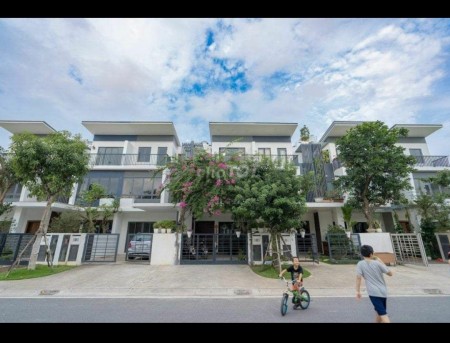 Căn nhà Phố 5 x 20m, 3 tầng giá chỉ 4,5 tỷ ngân hàng cho vay 70% chỉ cần 20% từ 1,2 tỷ là có căn nhà phố
