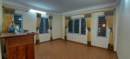 Cần Bán nhà Đẹp 42m2 5 Tầng Giá 3.15 Tỷ Khu Kim Giang Thanh Trì