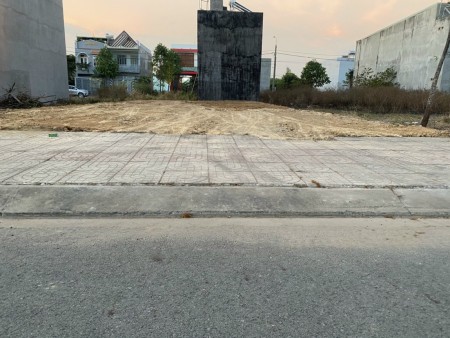 Cần tiền bán nhanh lô đất thổ cư sổ riêng mặt tiền đường N6, giá 735 triệu, diện tích 90m2. Liên hệ 0374991279 Minh Anh