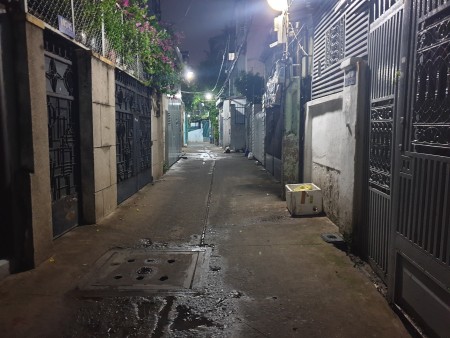 Nhà hẻm rộng Gần chợ Phạm Văn Hai, 4.8x16m, 4PN, giá 12 triệu (giá cực tốt), 0938.764.277