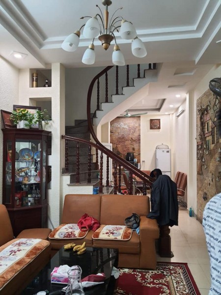 Bán nhà ngõ 79 Cầu Giấy tặng nội thất, 50m2, 5 tầng đẹp,giá 4 tỷ