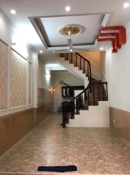 Siêu phẩm phố Bạch mai cho thuê tốt 62m2 4 tầng MT 6.5m ô tô sát cửa 6 tỉ TL