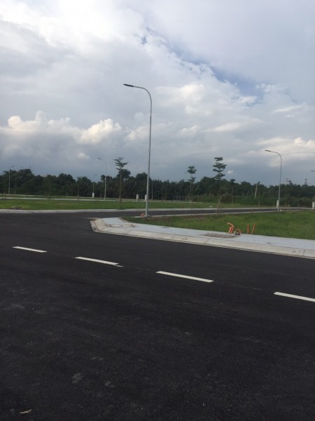 Bán gấp lô mặt tiền đường Nguyễn Thị Định, Quận 2. Giá chỉ 2,8 tỷ