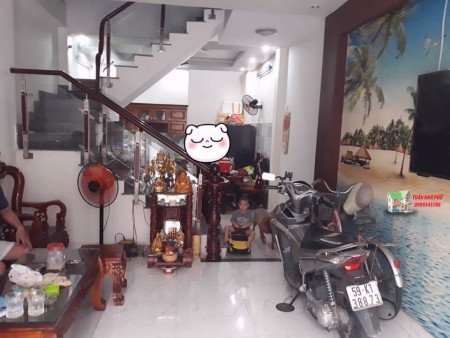 Nhà mặt tiền ngay chợ, P.15,Tân Bình, cực đẹp giá rẻ 48m2,3 lầu, 4 PN