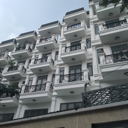 Bán nhà Quận 12 sát Gò Vấp, 3 lầu sân thượng, 4 phòng ngủ,chỉ 5 tỷ 6