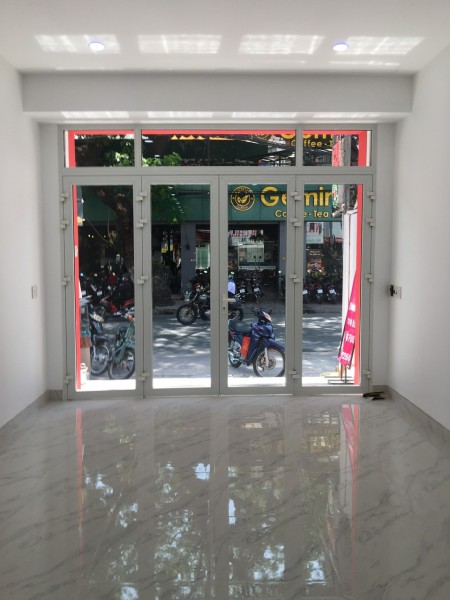 Chính chủ gửi bán nhà mặt tiền Hoàng Hoa Thám, Quận Tân Bình. Nhà trệt 2 lầu, nhà mới thiết kế hiện đại (4x21m)