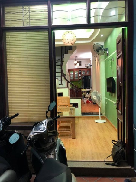 Bán nhà Nghĩa Tân, Nhà đẹp phân lô, ô tô đỗ cửa, 50m2 chỉ 4,5 tỷ, vào ở ngay