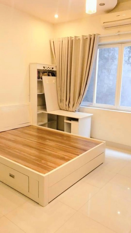 Bán nhà nguyên căn không gian ấm cũng mặt tiền đường lớn Cầu Giấy, sổ đẹp chính chủ
