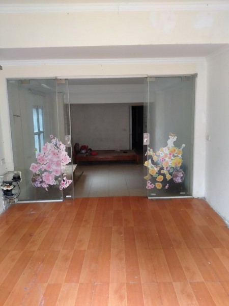 Tân Mai, 1.3 tỷ, lô góc, ô tô đỗ, nhiều tiện ích