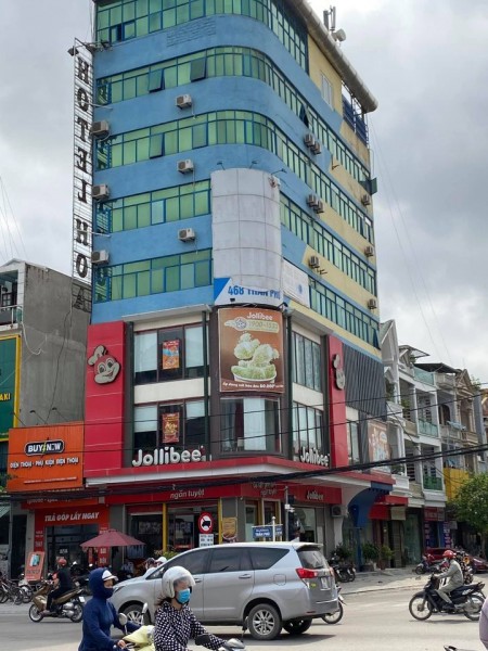 Được ba mẹ cho, không có nhu cầu sử dụng và ở Thanh hoá nên bán: toà nhà 8 tầng ( khách sạn Hoà Hưng cũ)