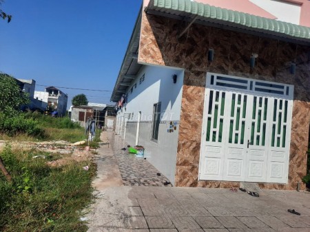 Gia đình ở xa không người quản lý cần bán căn nhà trọ tại kcn&đô thị mỹ phước 3 đông dân