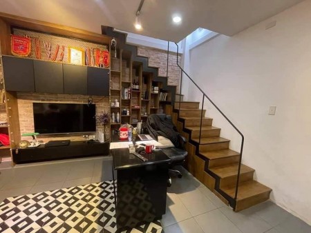 Bán nhà giá rẻ đường Lạc Long Quân, 38m2, chỉ 3 tỷ 200 triệu