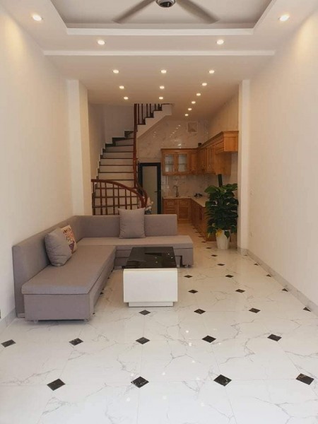 Bán gấp nhà ngõ Thịnh Hào 1 giá 2.7 tỷ, 22mx4 tầng, gần đường