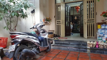 Bán nhà ngõ 409 Kim Mã, Q. Ba Đình, ôtô đỗ cửa, kinh doanh tốt.
