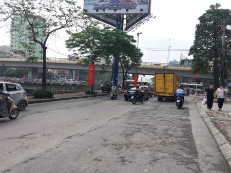 Bán nhà Nguyễn Khang- Cầu Giấy: Thang Máy, Gara, Giá chỉ hơn 8 tỷ