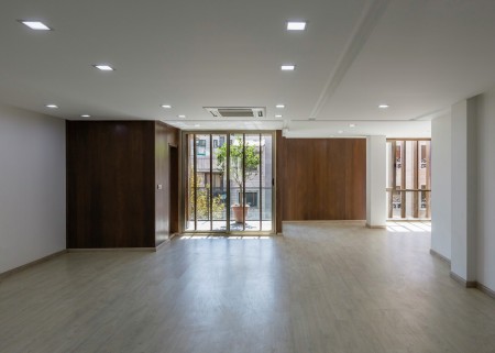 Cho thuê văn phòng phố Bà Triệu Tại Q.Hai Bà Trưng, diện tích 200m2 x 10 tầng, mặt tiền 8,1m