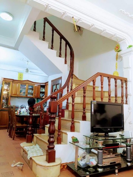 BÁN NHÀ CẦU GIẤY 30 M X 4 TẦNG GIÁ NHỈNH 3 TỶ LÔ GÓC
