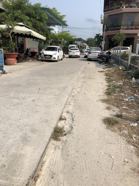 Chú nhà cần bán nhanh lô đất thổ cư mặt tiền đường Lê Lai ngay trung tâm thị trấn