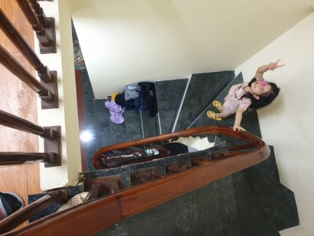 Nhà gần phố, ngõ ô tô chạy 40m2, 5 tầng.