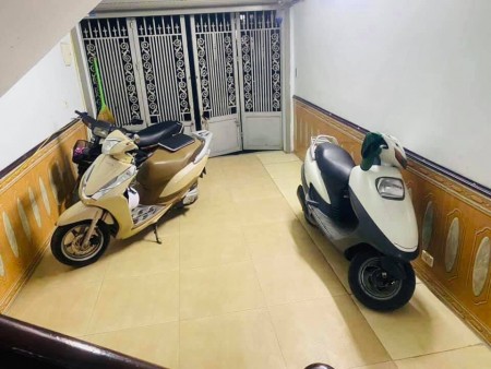bán nhà đường Láng phân lô, ô tô đỗ, quay đầu dt42m, 4 tầng, nhỉnh 5 tỷ.