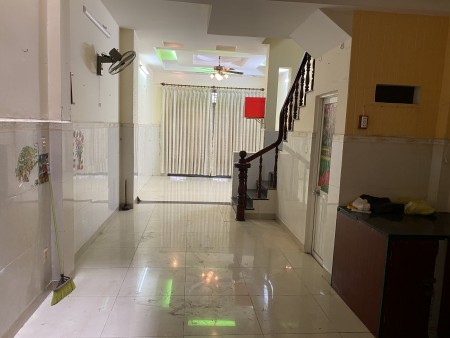 Bán nhà HXH ở GV giá tốt ! Gần chợ trường