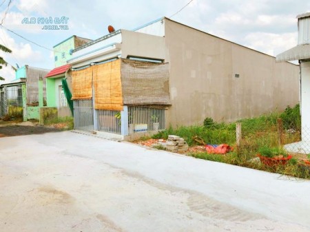 Cần tiền kinh doanh nên bán gấp lô đất nền với giá rẻ, có sổ riêng, pháp lý đầy đủ