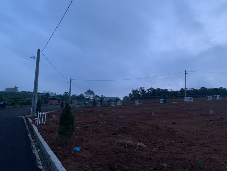 Bán nữa xào đất gần bến xe phương trang.có 200m2 thổ cư.1 tỷ 4