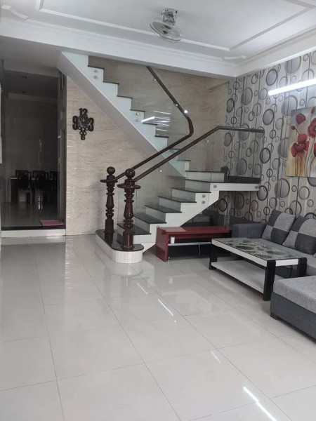 Bán nhà đường Lê Hồng Phong P10 Q10 32m2 4 lầu 6.85 tỷ