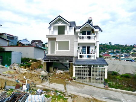 Bán nhà mới xây, view siêu đep đường Nguyễn Đình Quân - P5 Đà Lạt.