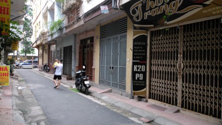 Tậu nhà to, giá miễn phải đắn đo, 800 triệu vuông vắn xinh xắn ngay trong lòng Hà Nội