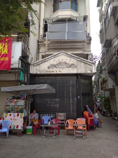 Cho thuê NNC 1 MT đường & 1 MT hẻm, đường Võ Văn Tần, P.5, Q.3.