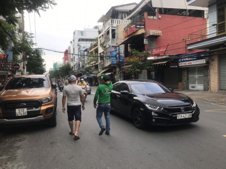 Nhà cho thuê trên MT đường Hoàng Văn Thụ Tân Bình. Trệt 4 lầu sàn trống suốt 5x22m
