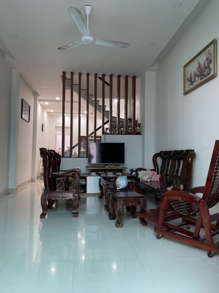 NHÀ NGUYÊN CĂN MỚI Ở CHO THUÊ 1 TRỆT 2 LẦU