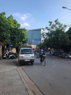 MẶT PHỐ TRÂU QUỲ, GIA LÂM, BÁN GẤP ĐẤT TẶNG NHÀ 3 TẦNG, 70M2, 80TR/M2, 2 THOÁNG, VỈA HÈ, KINH DOANH, Ô TÔ ĐUA.