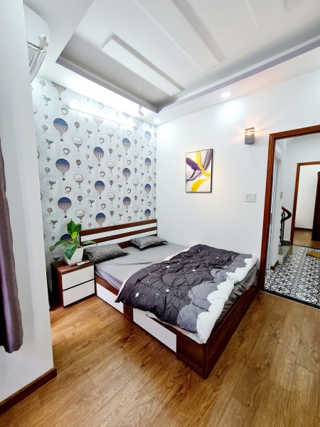 Bán nhà hẻm 730 Lạc Long Quân, 5 tầng, hẻm 5m, nhà đẹp, ở ngay, 5 tỷ.