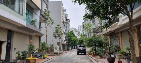 LÔ GÓC – 3 THOÁNG – Ô TÔ ĐUA QUANH NHÀ – VỈA HÈ THÊNH THANG – HIẾM TRONG KHU VỰC – KĐT VĂN KHÊ HÀ ĐÔNG. GIÁ HƠN 6.3 TỶ