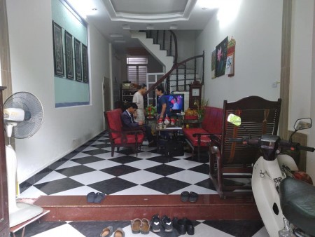 Nhà đẹp hoàng mai, DT 44m2 4 tầng, mt 3,3, giá chỉ 4 tỷ, mua nhà ngắm hồ linh đàm