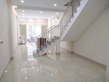Chính chủ cho thuê nhà HXH 4.5m đường 28 Linh Đông, 1T 3L đông nam, nội thất gần đủ 0909222831