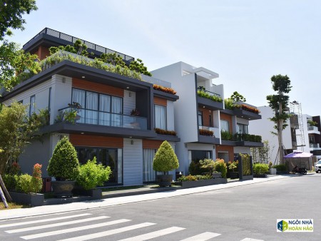 LÔ GÓC NGÕ 3 GÁC SÂN RỘNG ĐÁ BÓNG Ở LUÔN 2.7 TỶ