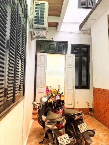 Cần bán nhà khu vực Tôn Đức Thắng quận Đống Đa, diện tích 42m