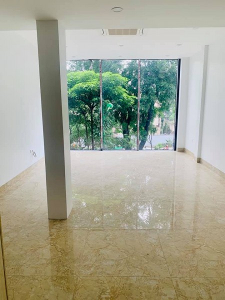 MẶT PHỐ Kim Mã, NHÀ MỚI, LÔ GÓC, NỞ HÂU, THÁNG MÁY, VỈA HÈ RỘNG
