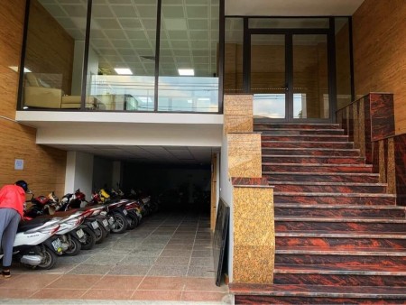 Vị Trí Hiếm, Ngã 4, Bán Nhà Mặt Phố Trung Hòa, 7Tầng,Thang Máy, DT136m, MT 6.1m.Giá 43,5Tỷ