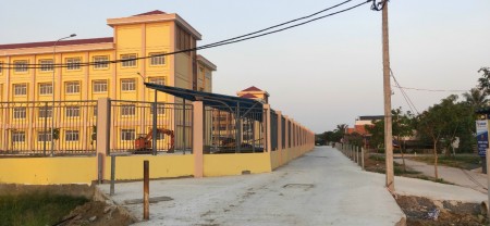 Bán đất cực đẹp ngay trường THCS Hưng Long 5x24m thổ cư. Giá 2.6 tỷ TL