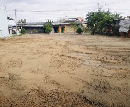 Cho thuê mặt bằng đẹp 660m2(thổ cư )nằm ngay MT đường chính nhà nước Đinh Đức Thiện 30m , thích hợp mở quán cafe, xưởng, kho, kinh doanh buôn bán tốt.