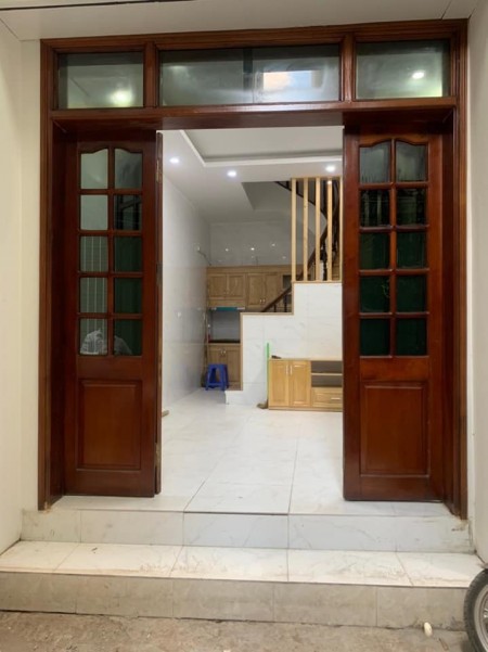 Nhà đẹp khu vực Tây Hồ diện tích 30m2 5 tầng mặt tiền 3,8m giá chỉ hơn 3tỷ