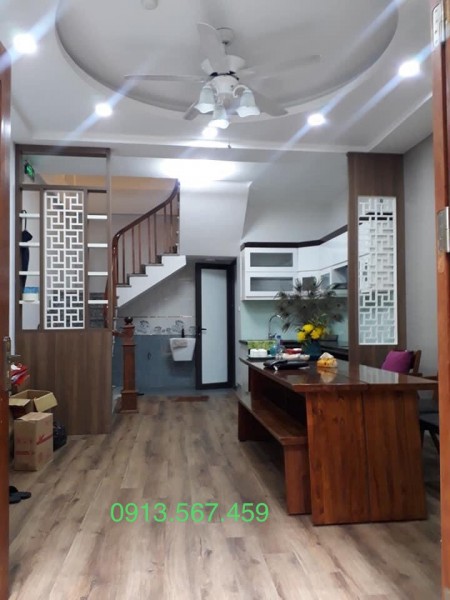 Nhà phố Ngọc Lâm - Long Biên, mới đẹp, 5 tầng x Mt 4m Độc quyền bán 3.7 tỷ