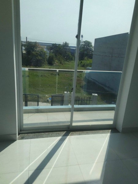 Cần vốn kinh doanh bán gấp nhà 1 trệt 1 lầu 100m2 chợ Bình Chánh!