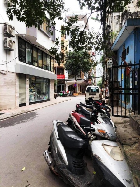 Bán nhà mặt phố chính kinh dt 162m2